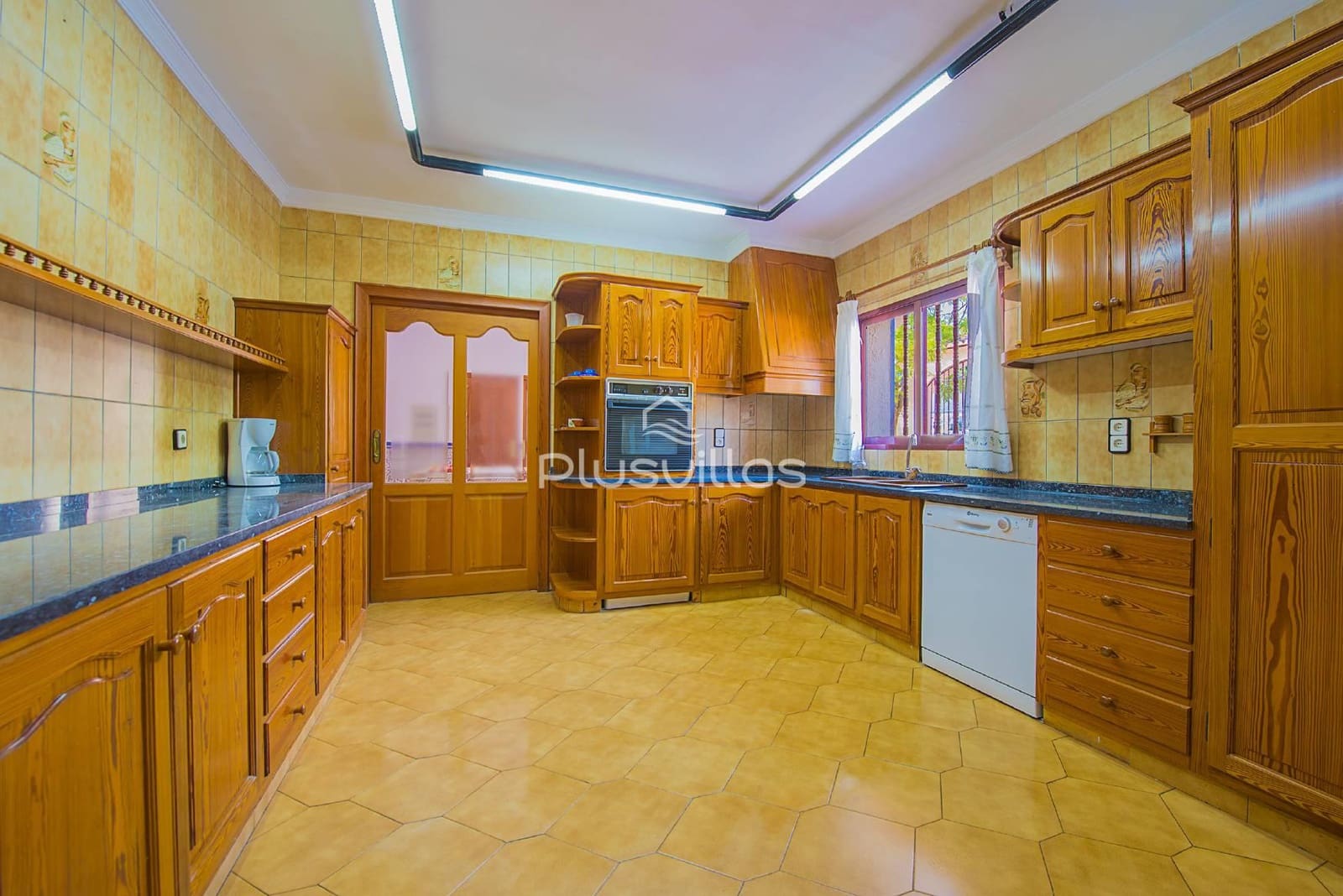 11 makuuhuone Huvila myytävänä paikassa Calpe / Calp mukana uima-altaan - 990 000 € (Ref: 9326723)