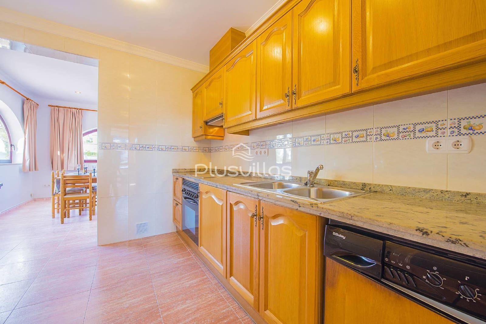 11 makuuhuone Huvila myytävänä paikassa Calpe / Calp mukana uima-altaan - 990 000 € (Ref: 9326723)