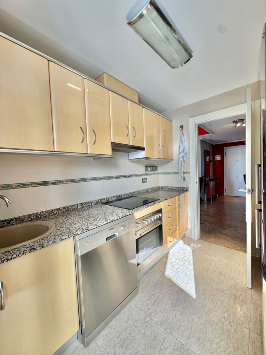 3 sypialnia Apartament na sprzedaż w Benidorm z basenem - 330 000 € (Ref: 9353808)