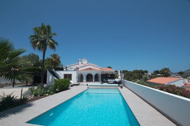 3 soveværelse Villa til salg i Casco Urbano, Teulada-Moraira med swimmingpool - € 1.050.000 (Ref: 9356354)