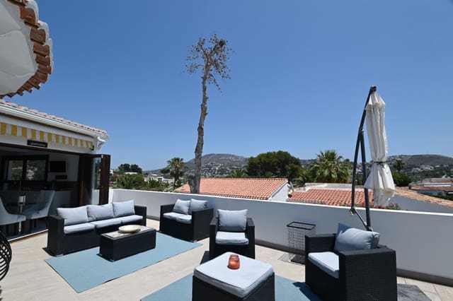 3 soveværelse Villa til salg i Casco Urbano, Teulada-Moraira med swimmingpool - € 1.050.000 (Ref: 9356354)