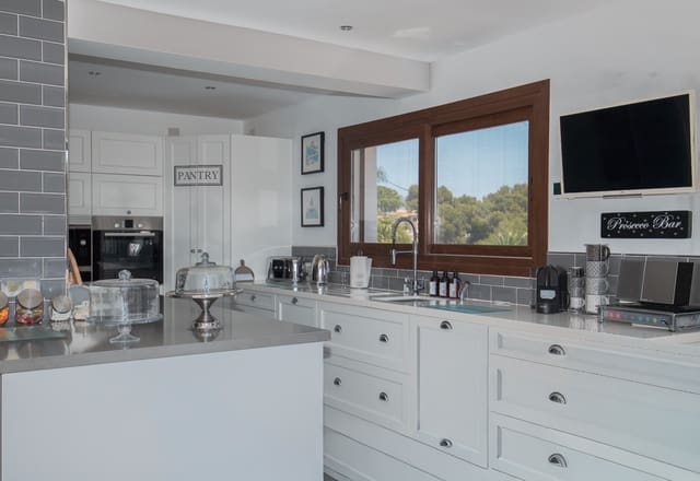 3 soveværelse Villa til salg i Casco Urbano, Teulada-Moraira med swimmingpool - € 1.050.000 (Ref: 9356354)