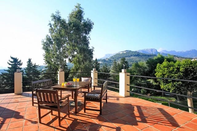 4 bedroom Villa for sale in Pueblo, Calpe / Calp with pool - € 2,250,000 (Ref: 9383180)