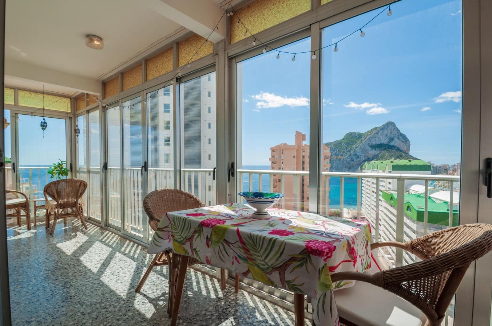 2 bedroom Apartment for sale in Calpe / Calp - € 279,000 (Ref: 9383185)