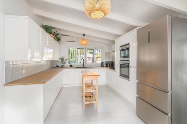 Chalet de 4 habitaciones en Casco Urbano, Teulada-Moraira en venta con piscina - 1.100.000 € (Ref: 9391969)