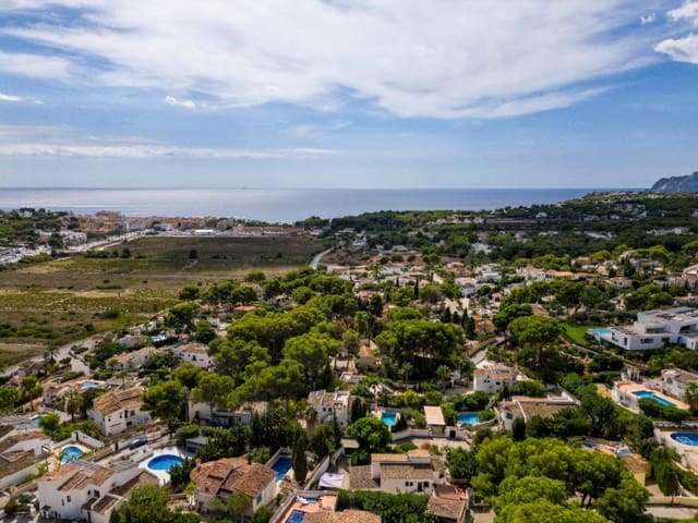 Chalet de 4 habitaciones en Casco Urbano, Teulada-Moraira en venta con piscina - 1.100.000 € (Ref: 9391969)