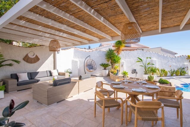 Chalet de 4 habitaciones en Casco Urbano, Teulada-Moraira en venta con piscina - 1.100.000 € (Ref: 9391969)