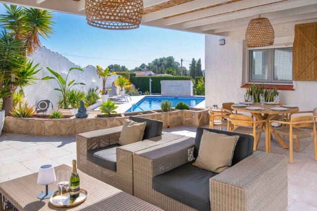 Chalet de 4 habitaciones en Casco Urbano, Teulada-Moraira en venta con piscina - 1.100.000 € (Ref: 9391969)