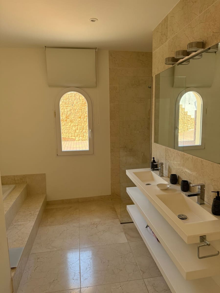 4 soveværelse Villa til salg i Moraira med swimmingpool - € 1.850.000 (Ref: 9398734)