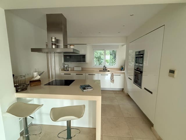 4 Zimmer Villa zu verkaufen in Casco Urbano, Teulada-Moraira mit Pool - 1.850.000 € (Ref: 9398734)