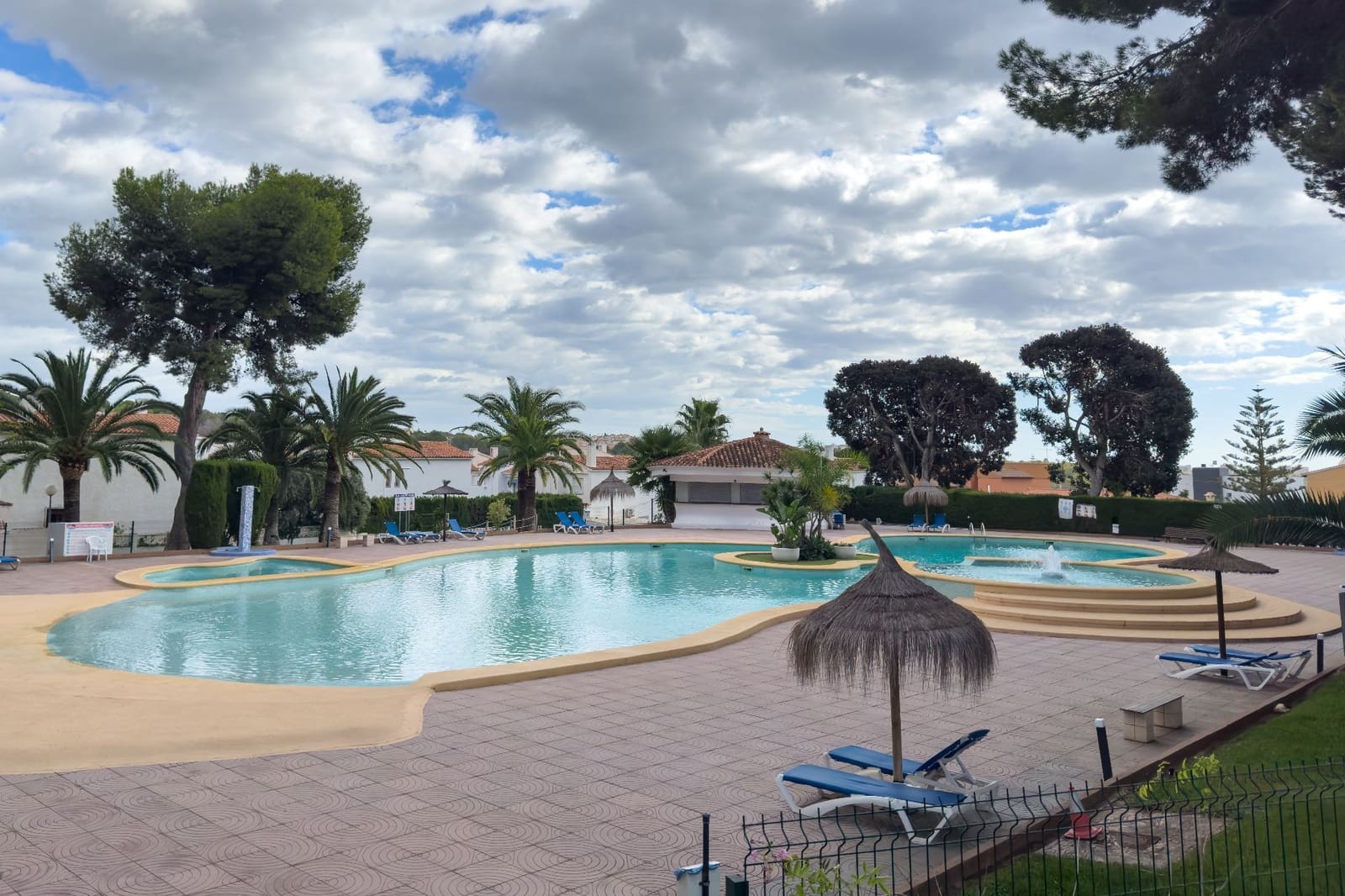 3 makuuhuone Bungalow myytävänä paikassa Calpe / Calp mukana uima-altaan - 325 000 € (Ref: 9414388)