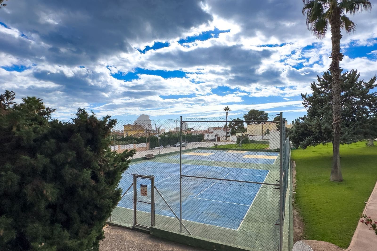 3 makuuhuone Bungalow myytävänä paikassa Calpe / Calp mukana uima-altaan - 325 000 € (Ref: 9414388)