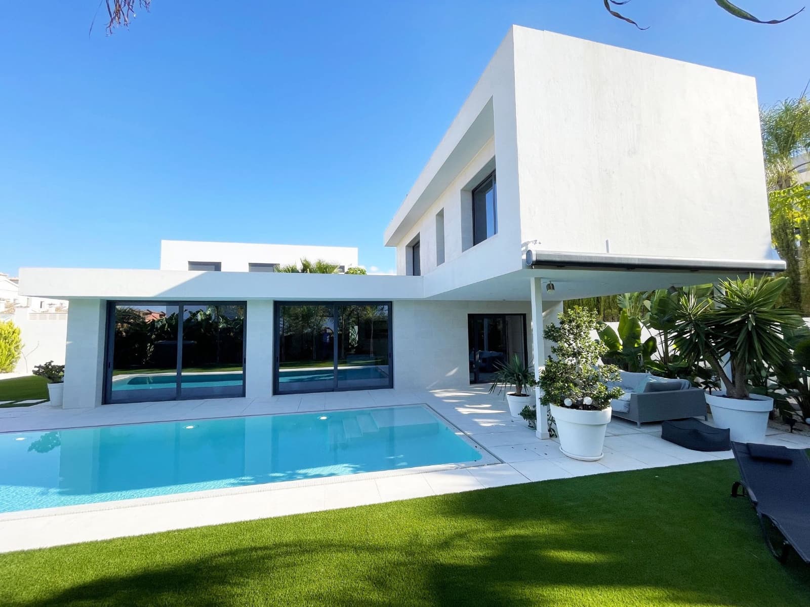 2 soveværelse Villa til salg i Calpe / Calp med swimmingpool - € 1.140.000 (Ref: 9423977)