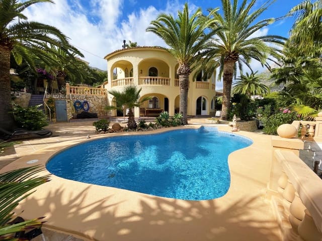 5 bedroom Villa for sale in Pueblo, Calpe / Calp with pool - € 900,000 (Ref: 9423981)