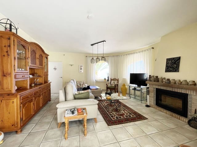 5 bedroom Villa for sale in Pueblo, Calpe / Calp with pool - € 900,000 (Ref: 9423981)