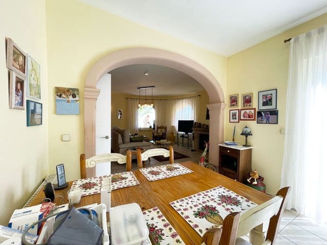 5 bedroom Villa for sale in Pueblo, Calpe / Calp with pool - € 900,000 (Ref: 9423981)