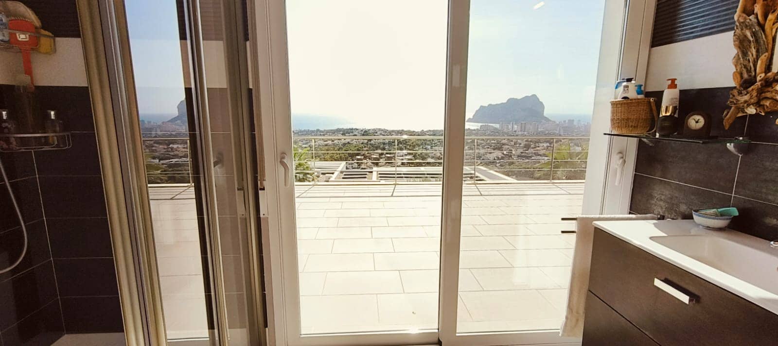 4 bedroom Villa for sale in Calpe / Calp with pool - € 1,390,000 (Ref: 9509177)