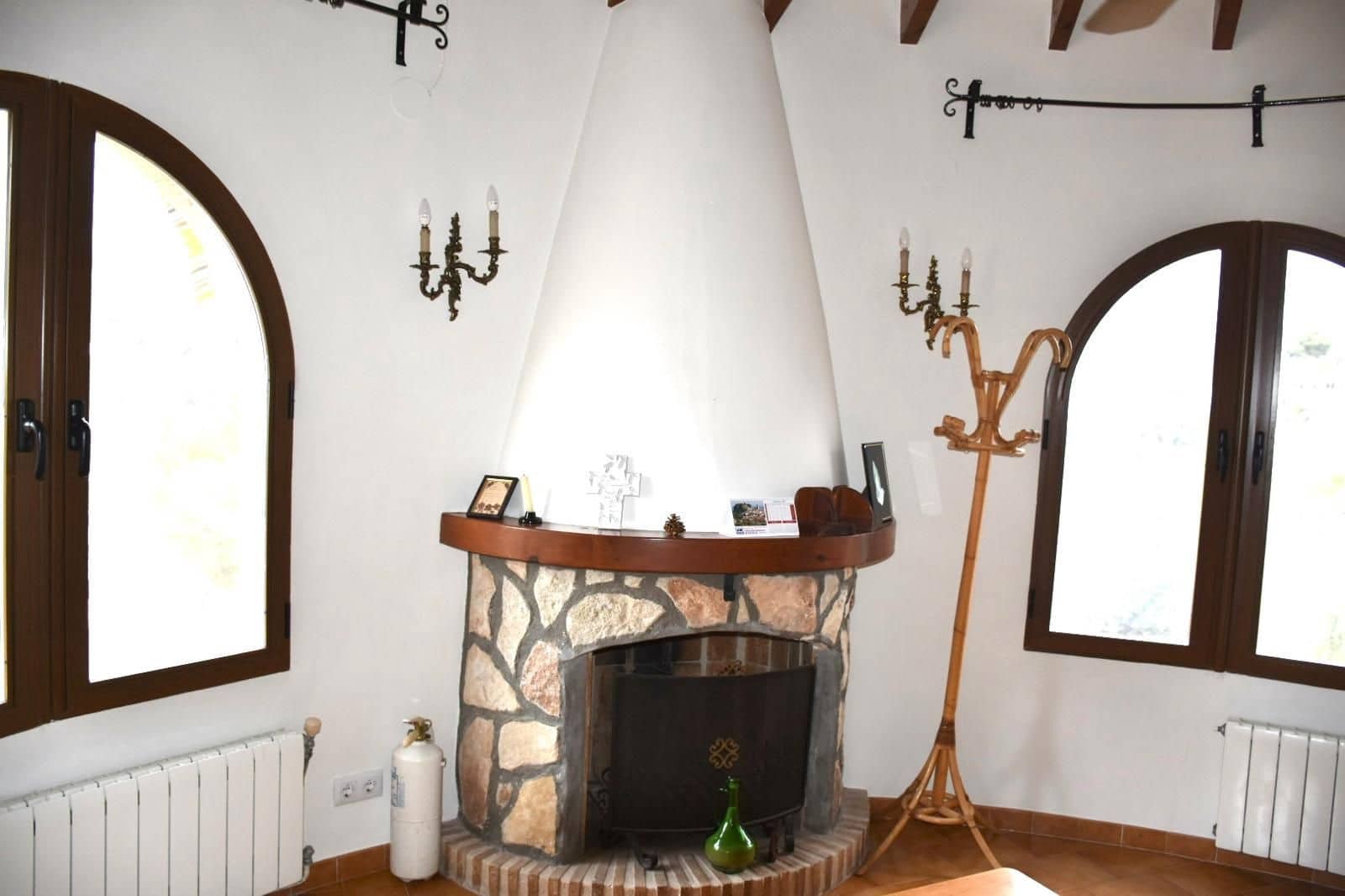 4 bedroom Villa for sale in Benissa with pool - € 615,000 (Ref: 9509184)