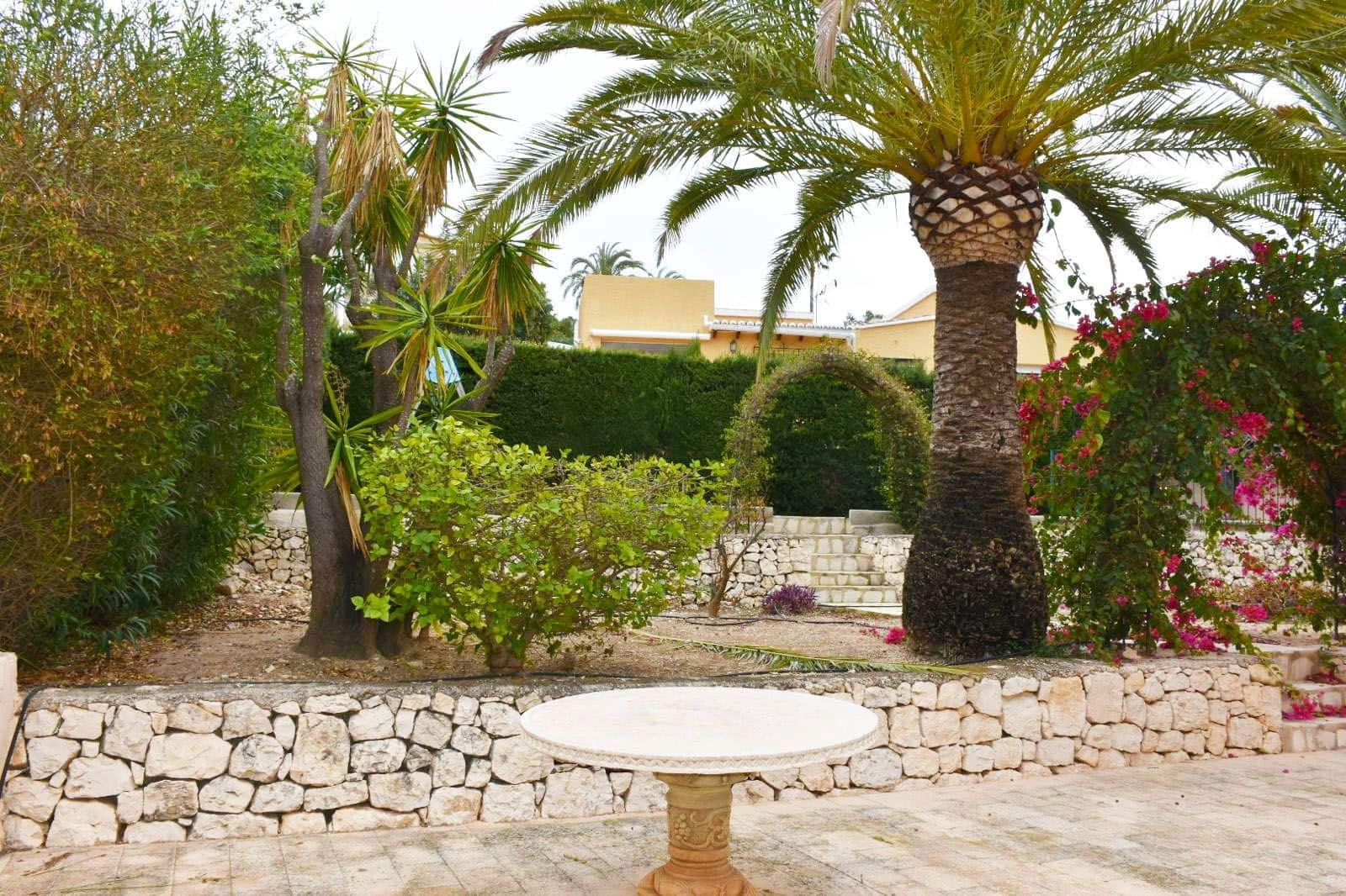 4 bedroom Villa for sale in Benissa with pool - € 615,000 (Ref: 9509184)