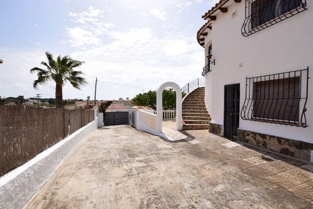 4 Zimmer Villa zu verkaufen in Calpe / Calp mit Pool - 639.000 € (Ref: 9509187)