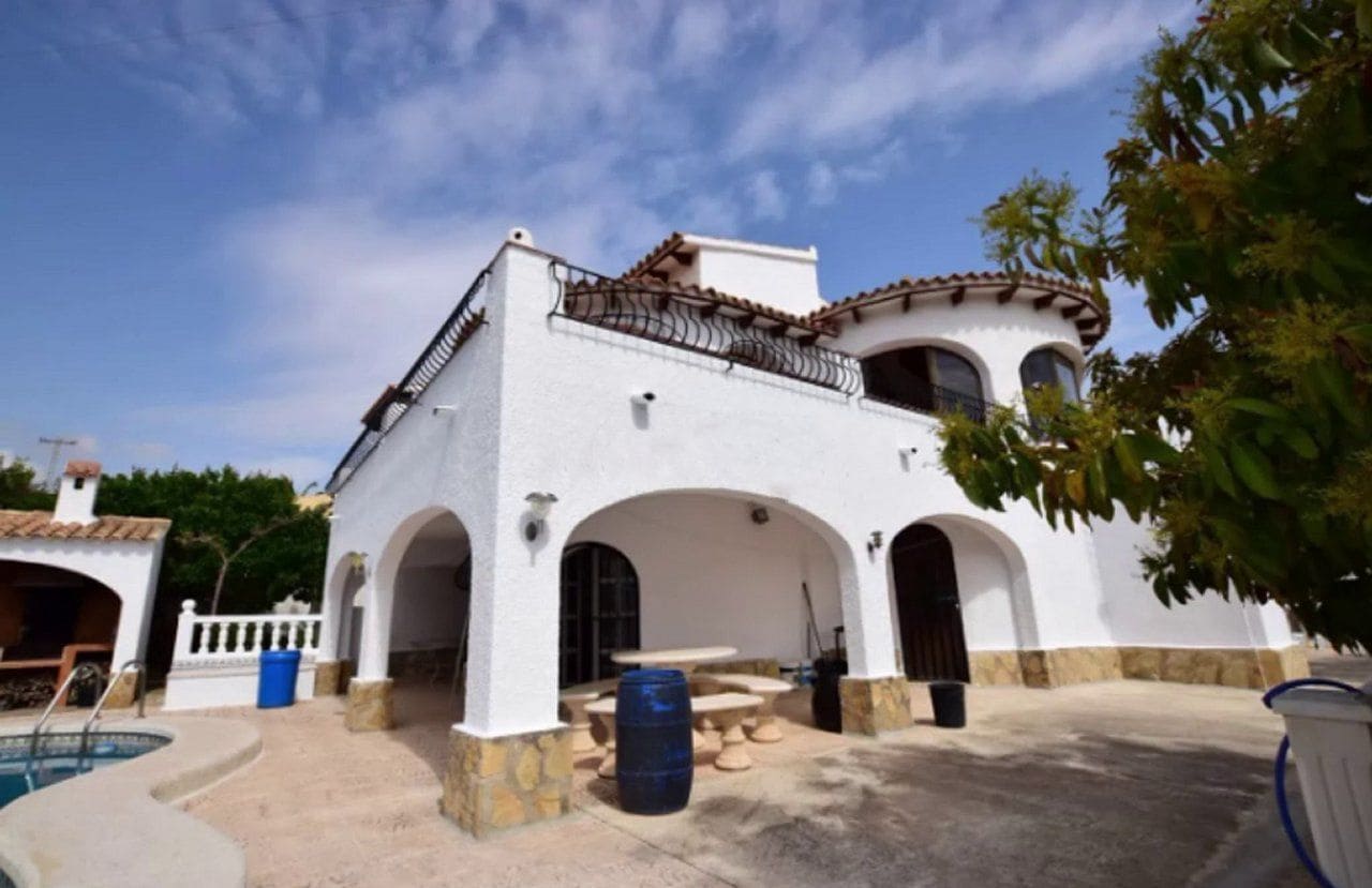 4 Zimmer Villa zu verkaufen in Calpe / Calp mit Pool - 639.000 € (Ref: 9509187)