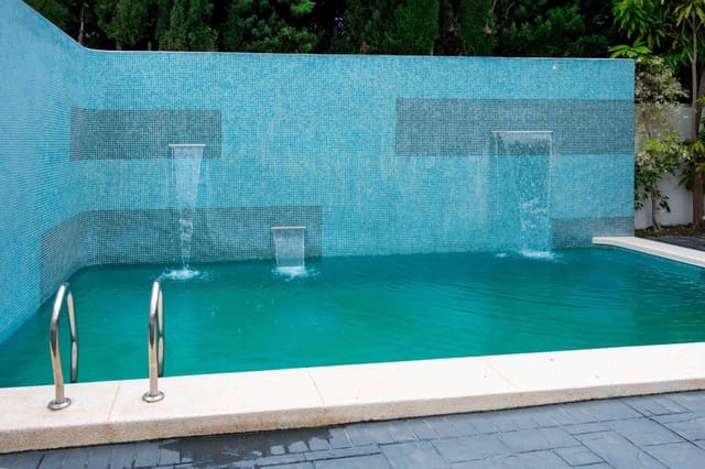 4 soveværelse Villa til salg i Pueblo - Urbanizaciones, Alfaz del Pi / L'Alfàs del Pi med swimmingpool - € 902.000 (Ref: 9569119)