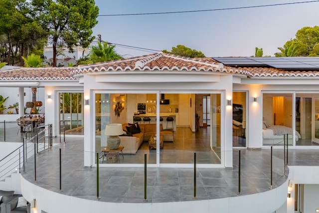 5 soveværelse Villa til salg i Benissa med swimmingpool - € 3.850.000 (Ref: 9569125)