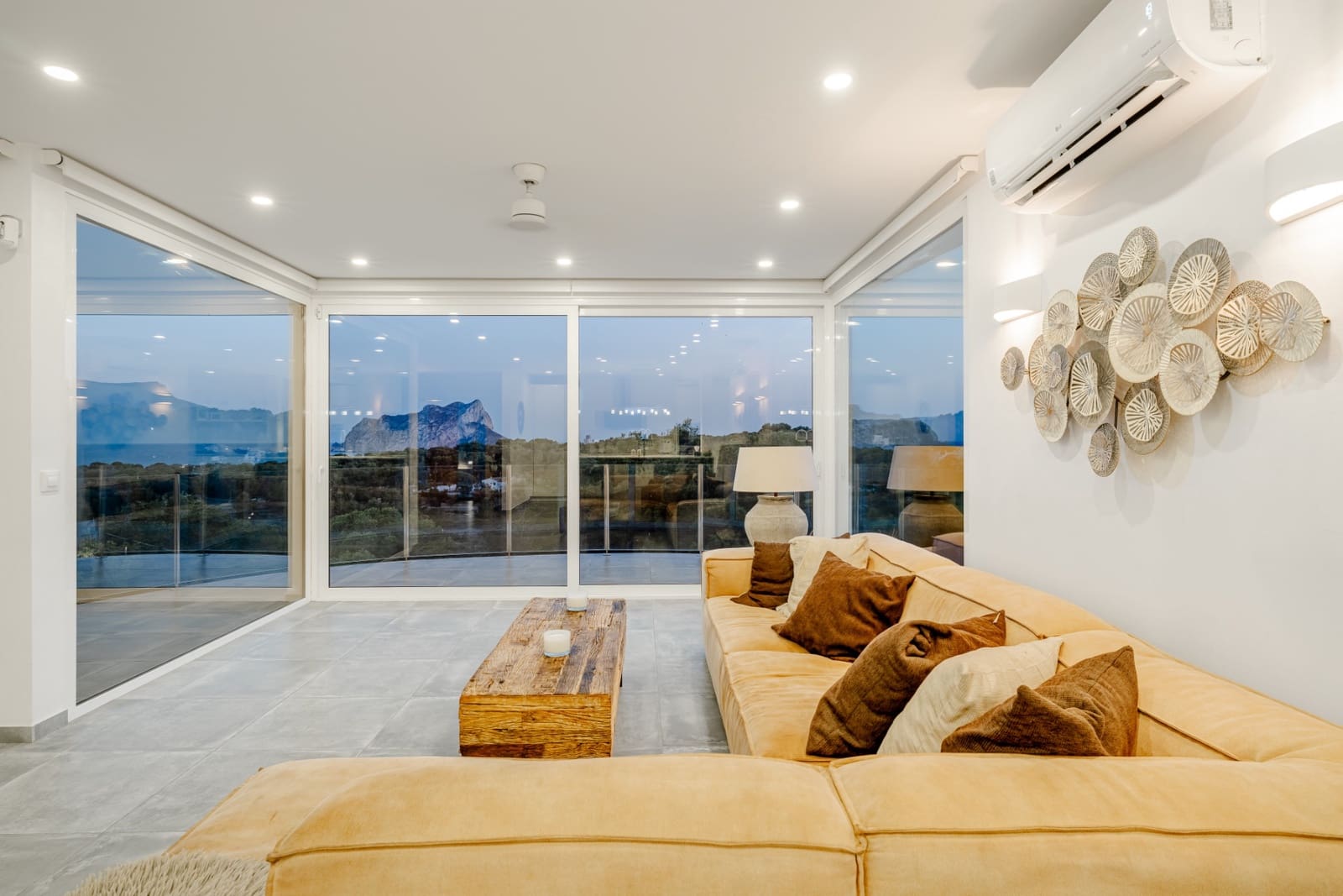 5 soveværelse Villa til salg i Benissa med swimmingpool - € 3.850.000 (Ref: 9569125)