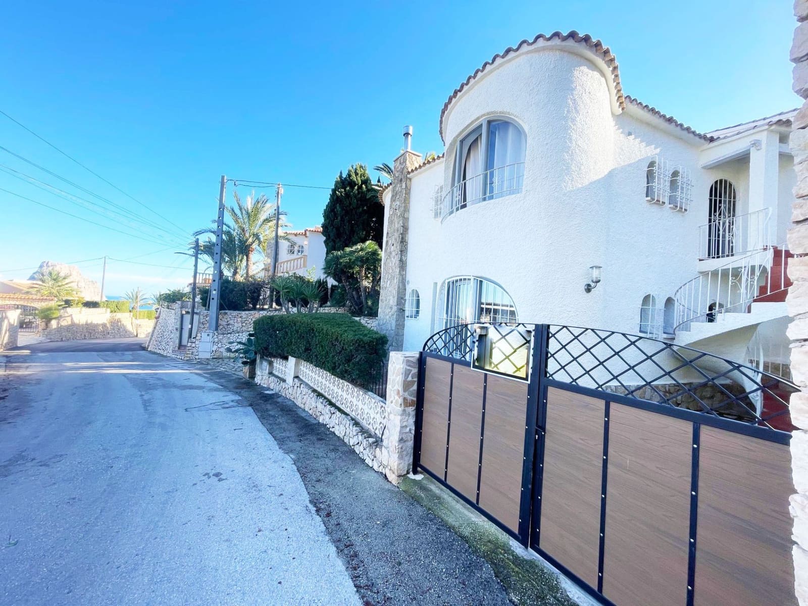 Chalet de 4 habitaciones en Calpe / Calp en venta con piscina - 590.000 € (Ref: 9569133)