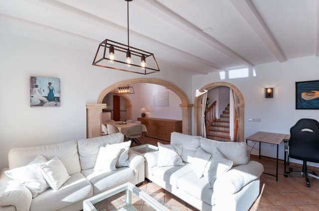 4 soveværelse Villa til salg i Pueblo, Calpe / Calp med swimmingpool - € 780.000 (Ref: 9586813)