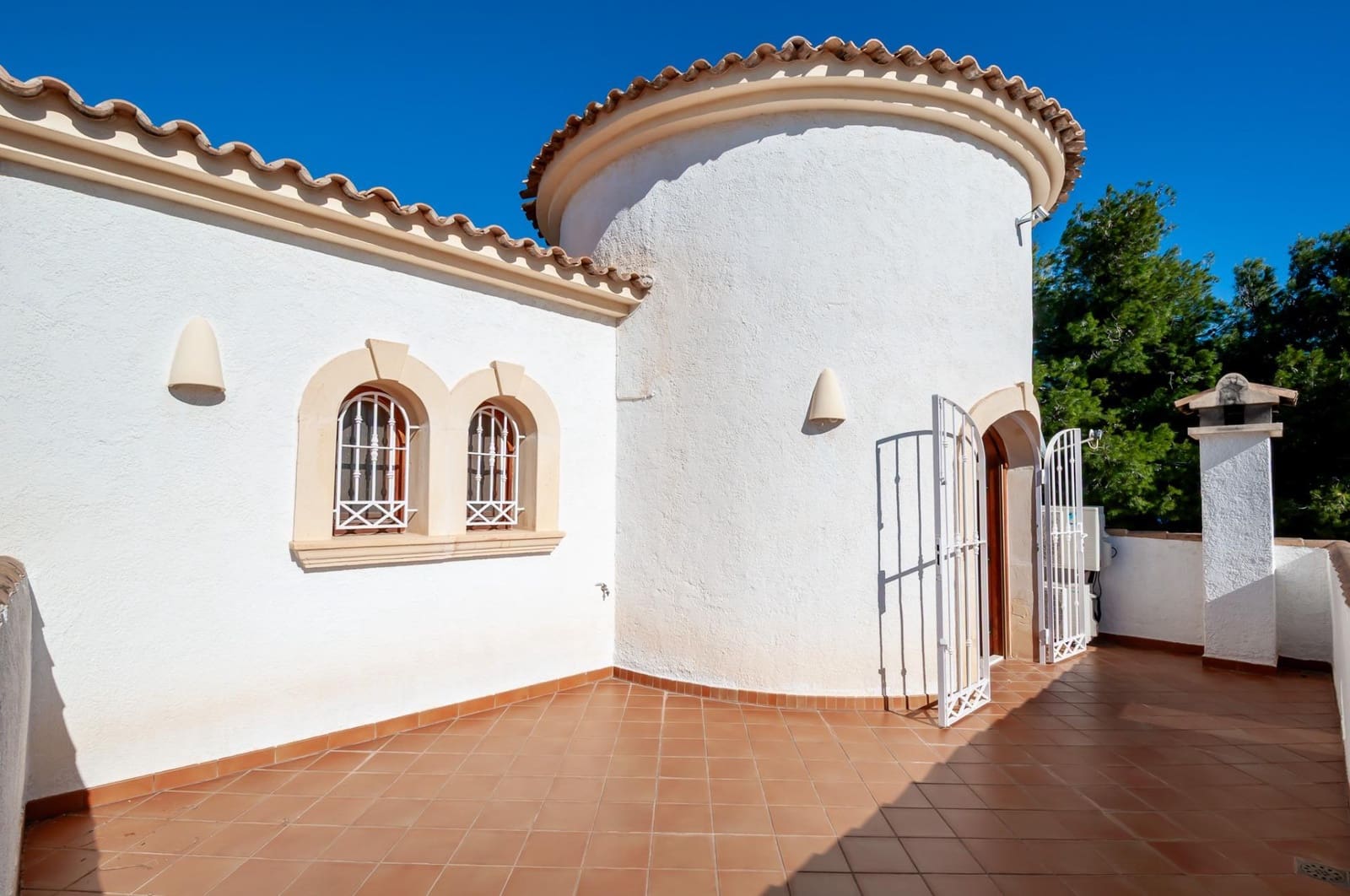 4 soveværelse Villa til salg i Calpe / Calp med swimmingpool - € 780.000 (Ref: 9586813)
