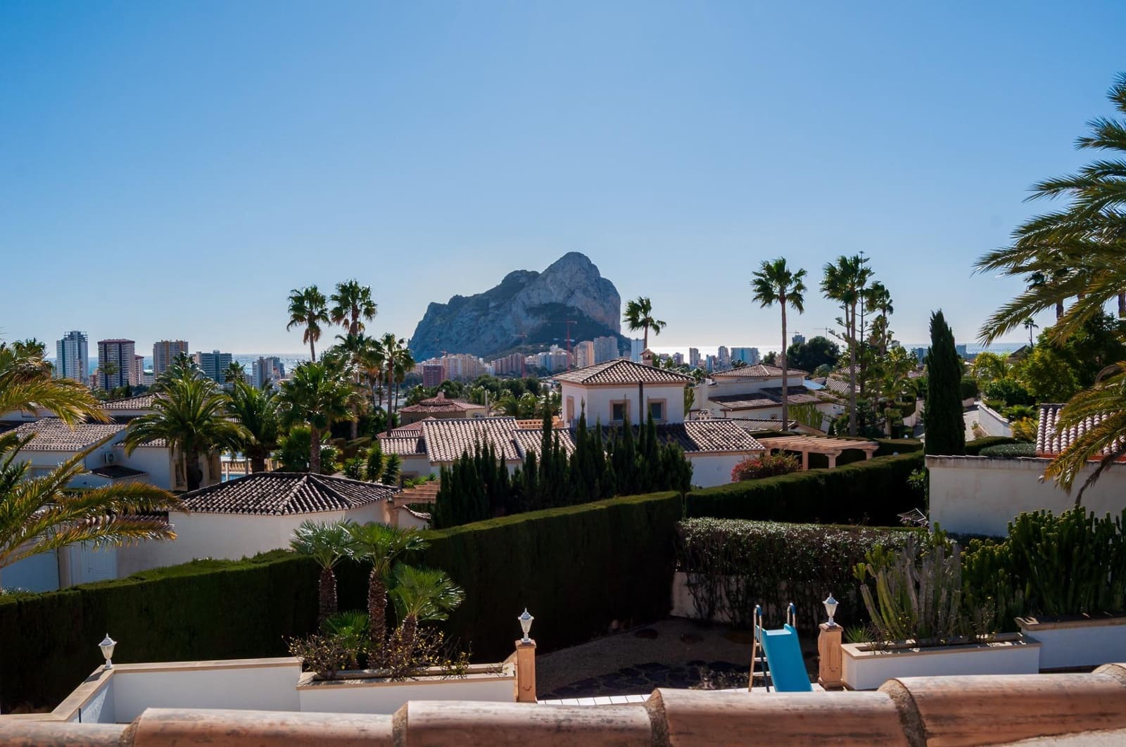 4 soveværelse Villa til salg i Calpe / Calp med swimmingpool - € 780.000 (Ref: 9586813)