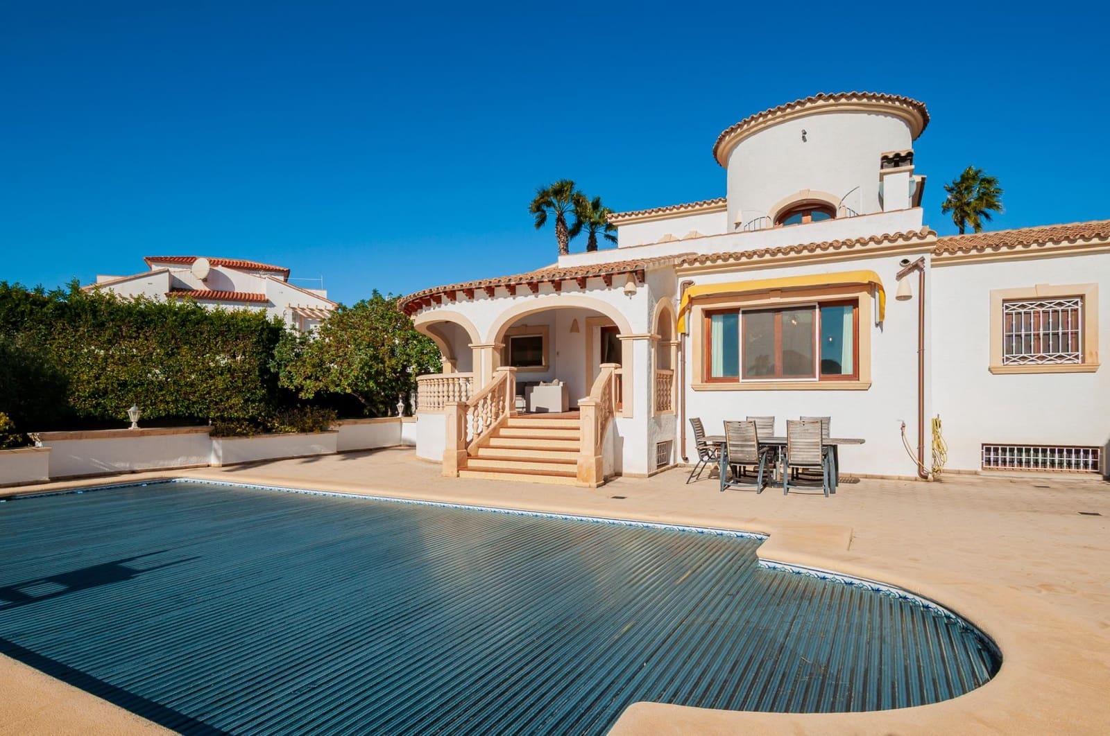 4 soveværelse Villa til salg i Calpe / Calp med swimmingpool - € 780.000 (Ref: 9586813)