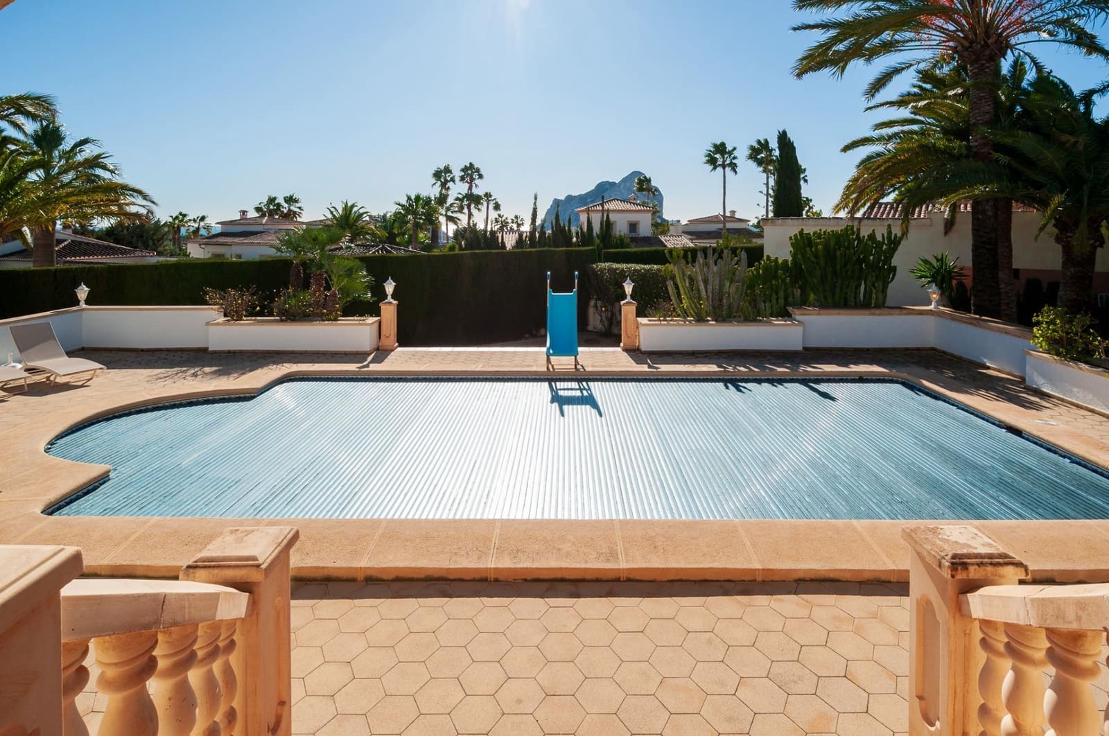 4 soveværelse Villa til salg i Calpe / Calp med swimmingpool - € 780.000 (Ref: 9586813)