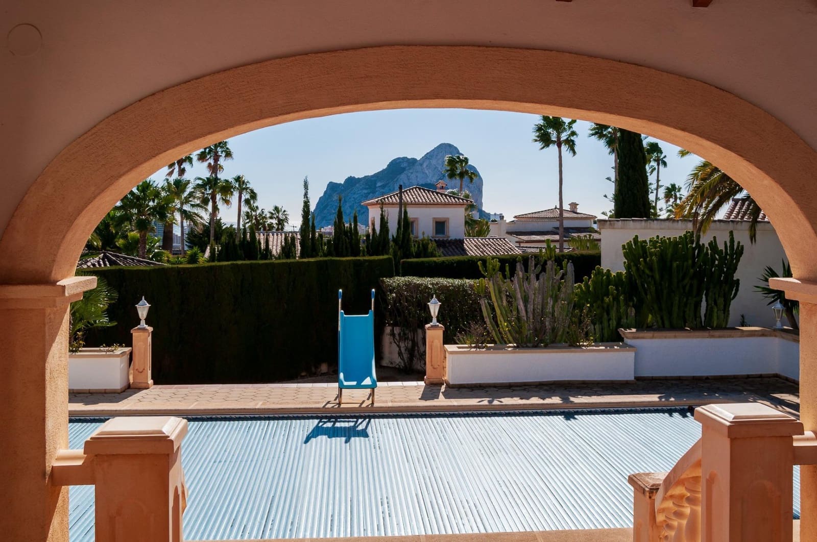 4 soveværelse Villa til salg i Calpe / Calp med swimmingpool - € 780.000 (Ref: 9586813)