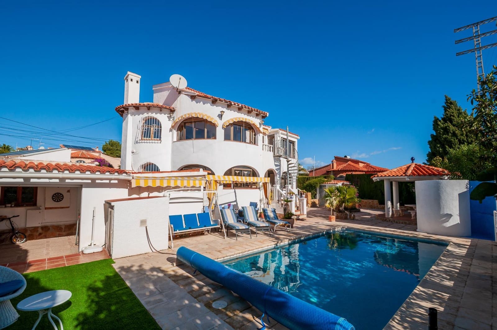 3 soveværelse Villa til salg i Calpe / Calp med swimmingpool - € 545.000 (Ref: 9586814)