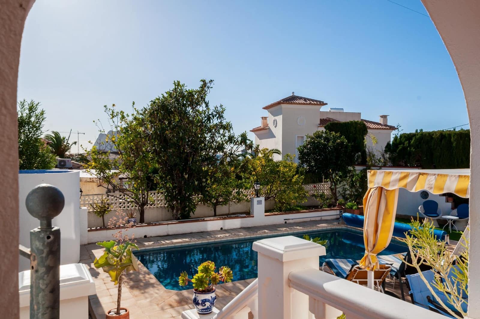 3 soveværelse Villa til salg i Calpe / Calp med swimmingpool - € 545.000 (Ref: 9586814)