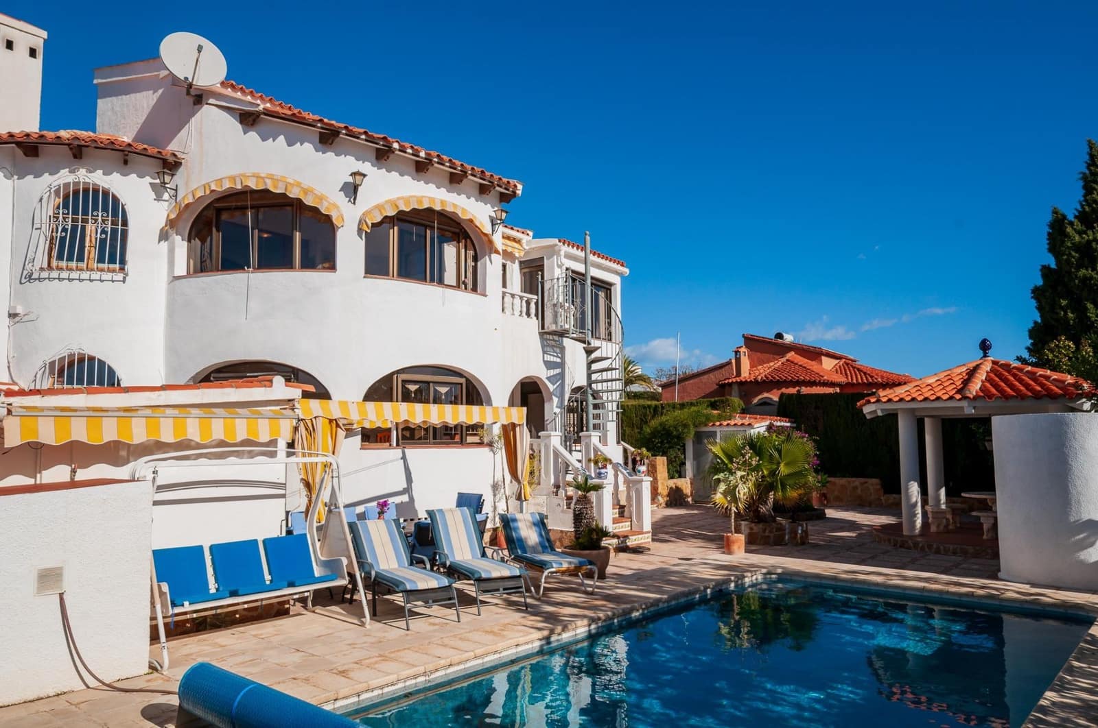 3 soveværelse Villa til salg i Calpe / Calp med swimmingpool - € 545.000 (Ref: 9586814)