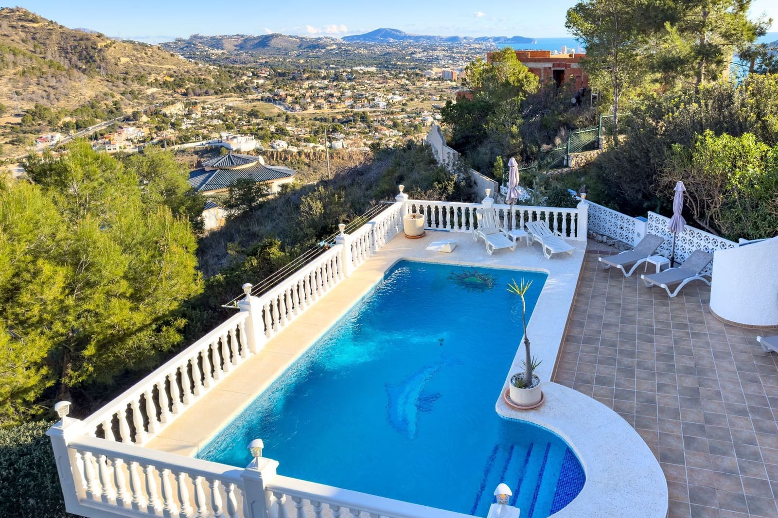 4 makuuhuone Huvila myytävänä paikassa Calpe / Calp mukana uima-altaan - 634 000 € (Ref: 9586817)