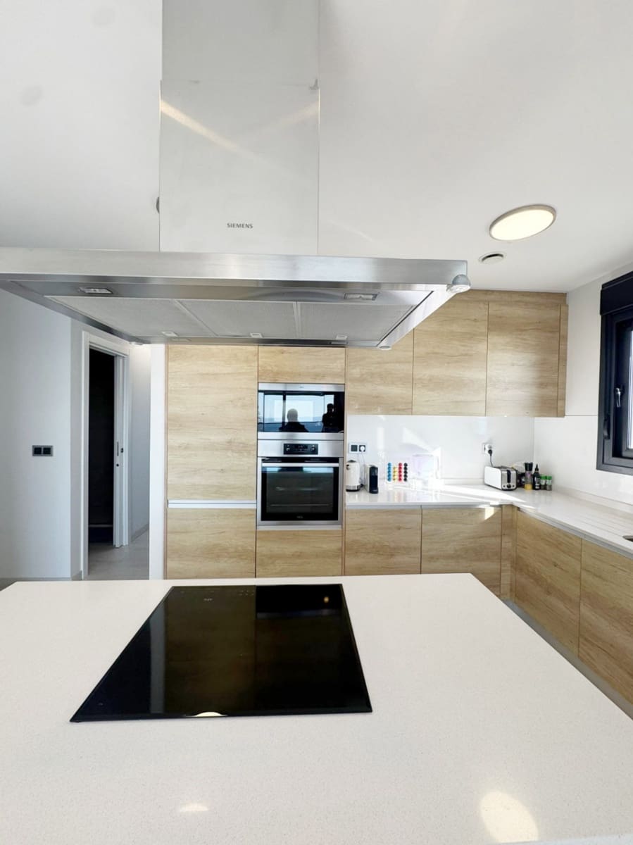 3 soveværelse Lejlighed til salg i Benidorm med swimmingpool - € 699.000 (Ref: 9616762)