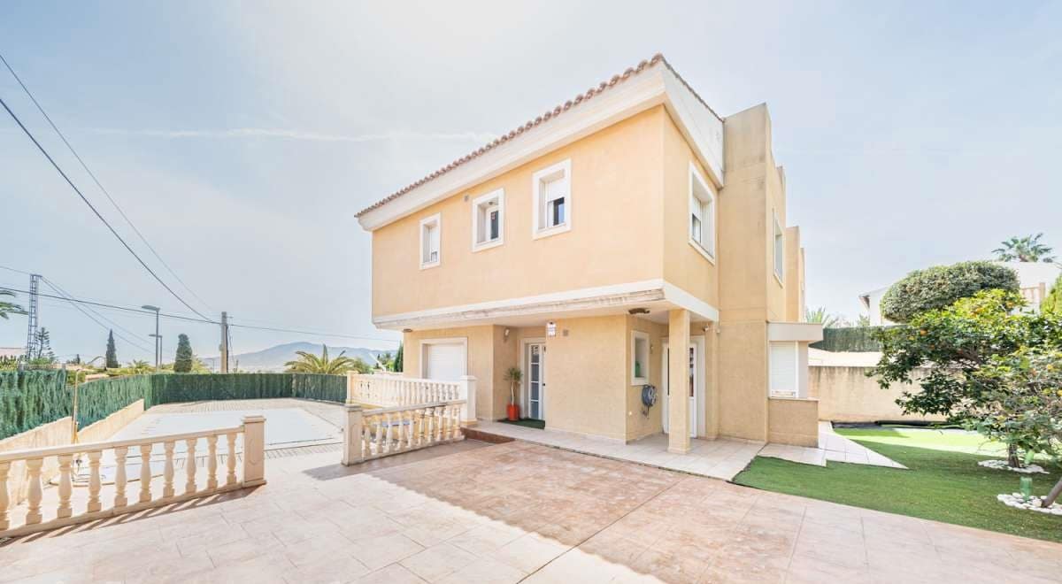 3 soveværelse Villa til salg i La Nucia med swimmingpool - € 444.000 (Ref: 9616765)