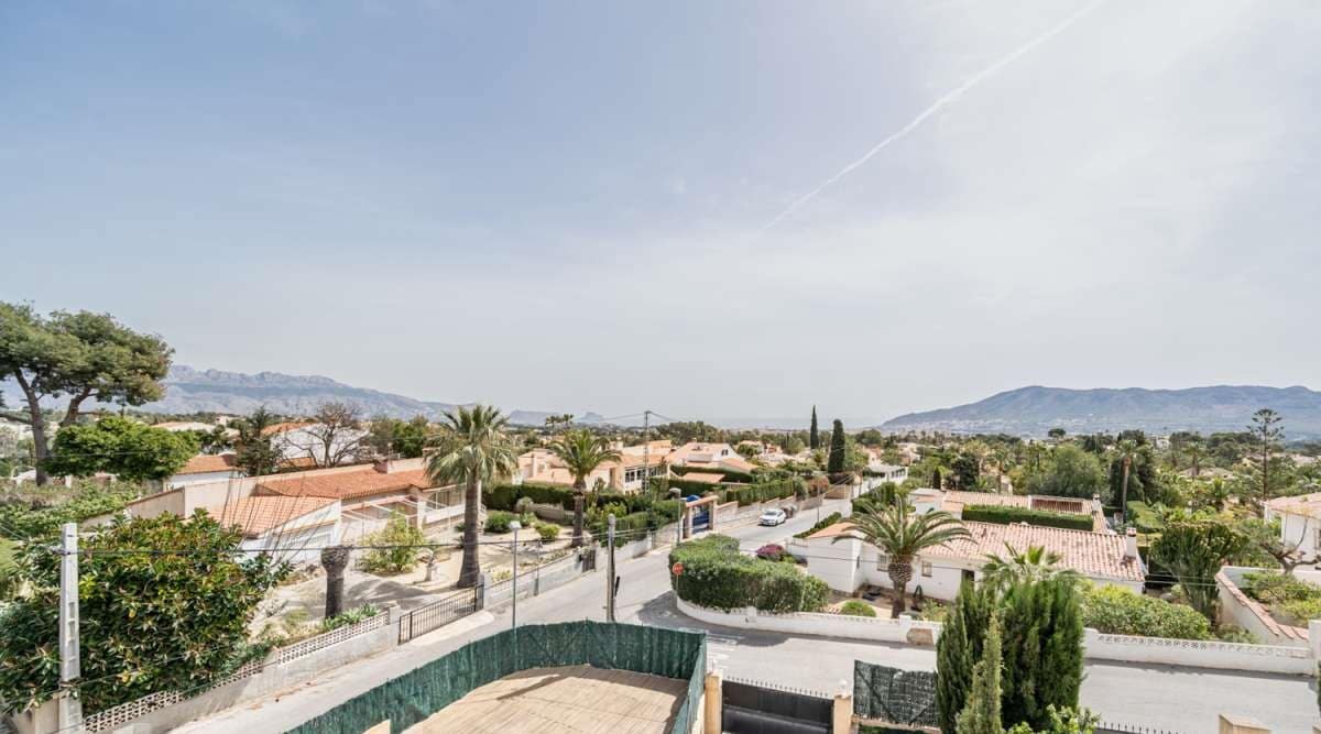 3 soveværelse Villa til salg i La Nucia med swimmingpool - € 444.000 (Ref: 9616765)