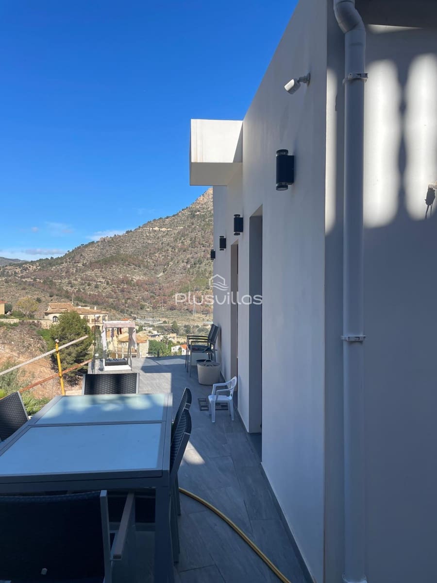 2 bedroom Villa for sale in Calpe / Calp - € 450,000 (Ref: 9649782)