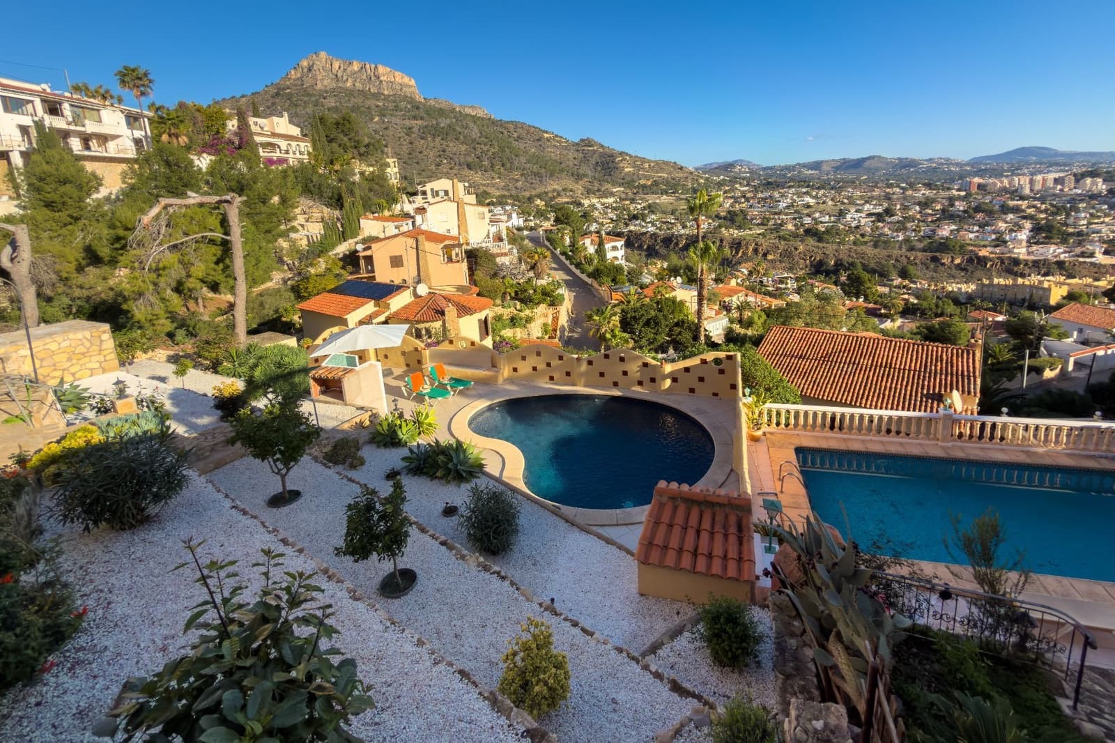 4 makuuhuone Huvila myytävänä paikassa Calpe / Calp mukana uima-altaan - 675 000 € (Ref: 9774325)