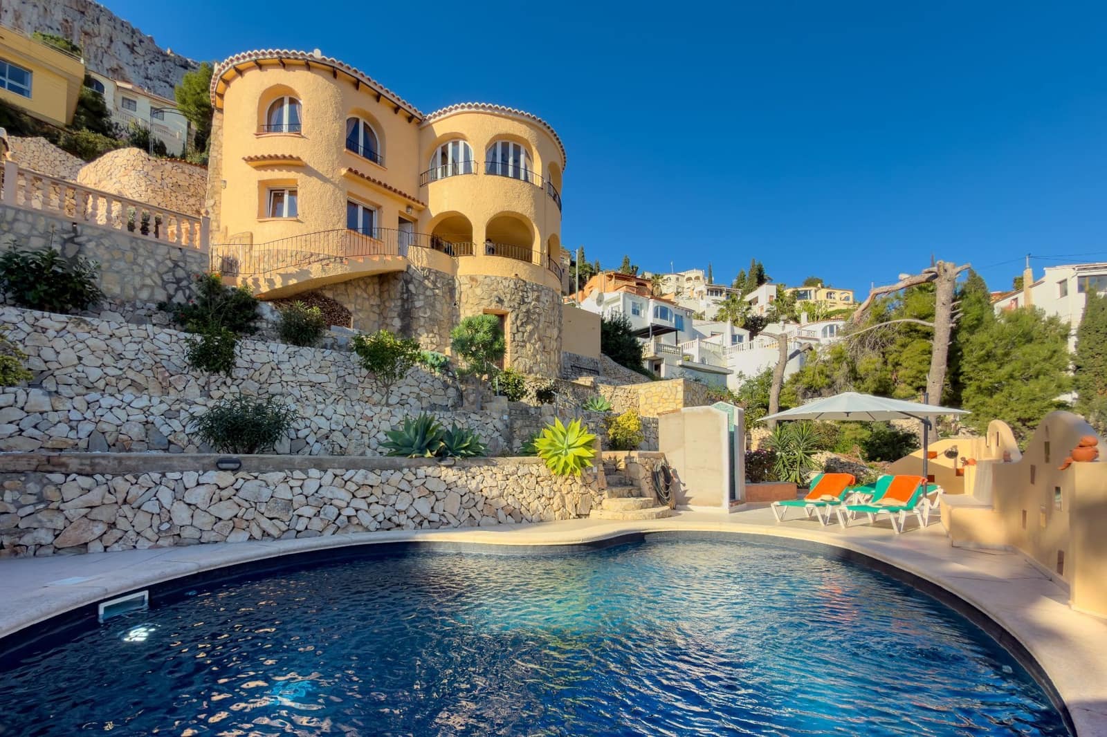 4 makuuhuone Huvila myytävänä paikassa Calpe / Calp mukana uima-altaan - 675 000 € (Ref: 9774325)