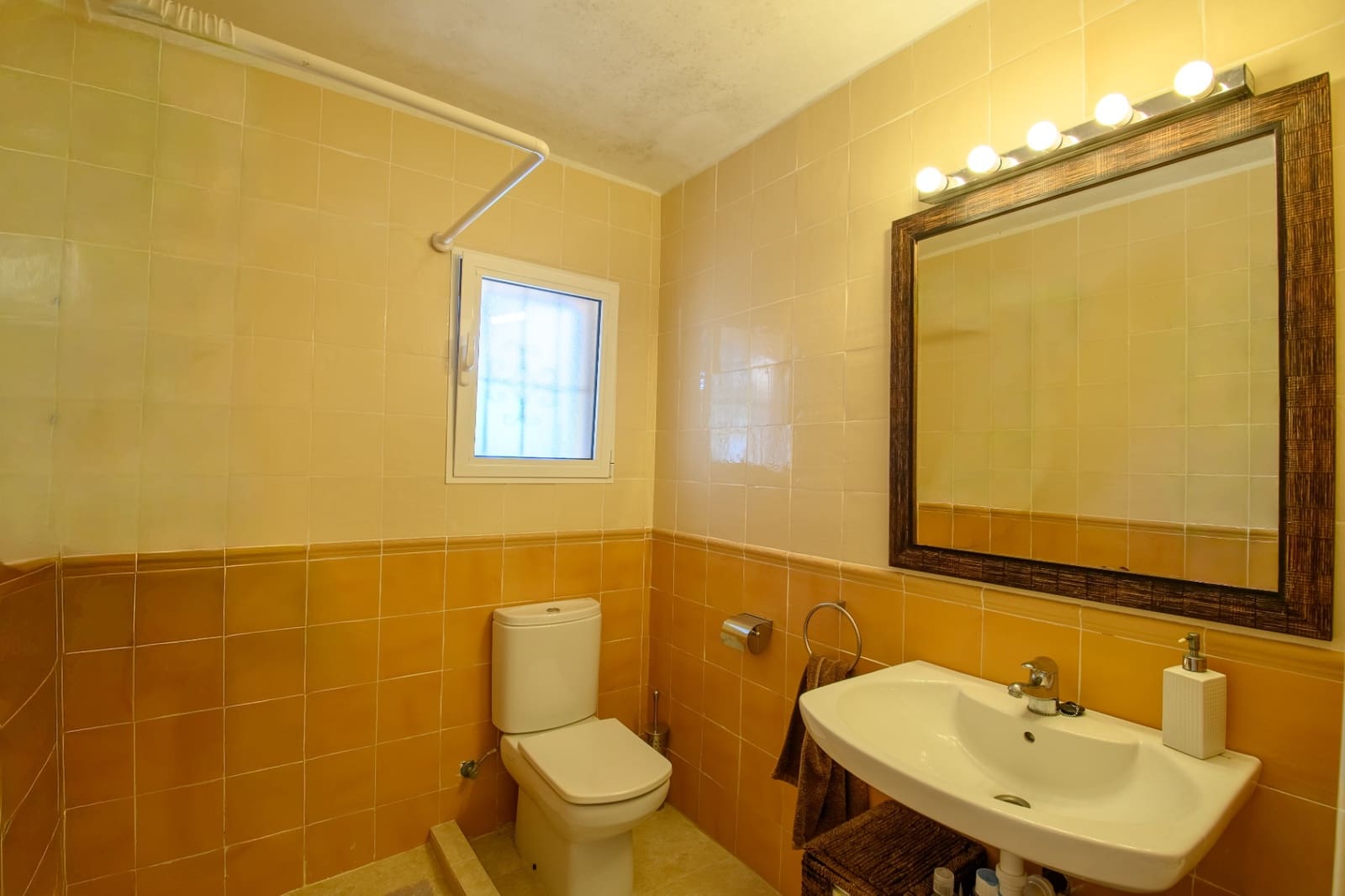 4 quarto Moradia para venda em Benissa com piscina - 590 000 € (Ref: 9778392)