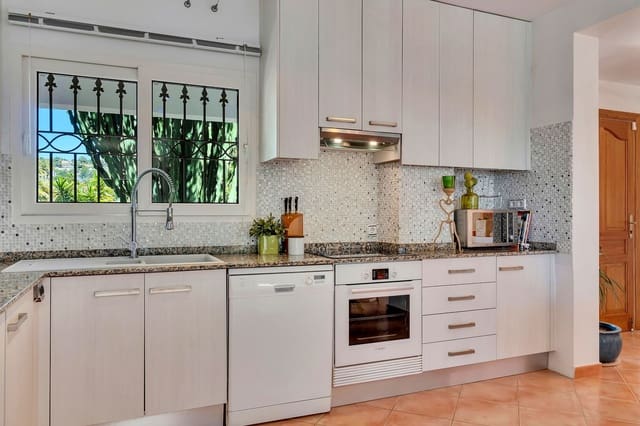 Chalet de 4 habitaciones en Benissa en venta con piscina - 1.100.000 € (Ref: 9804776)