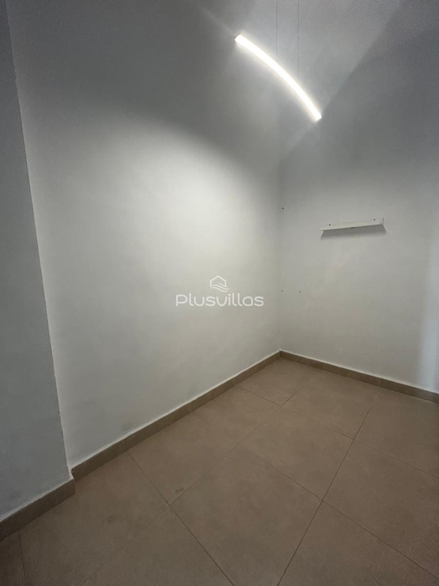 4 bedroom Commercial for sale in Calpe / Calp - € 99,000 (Ref: 9816087)