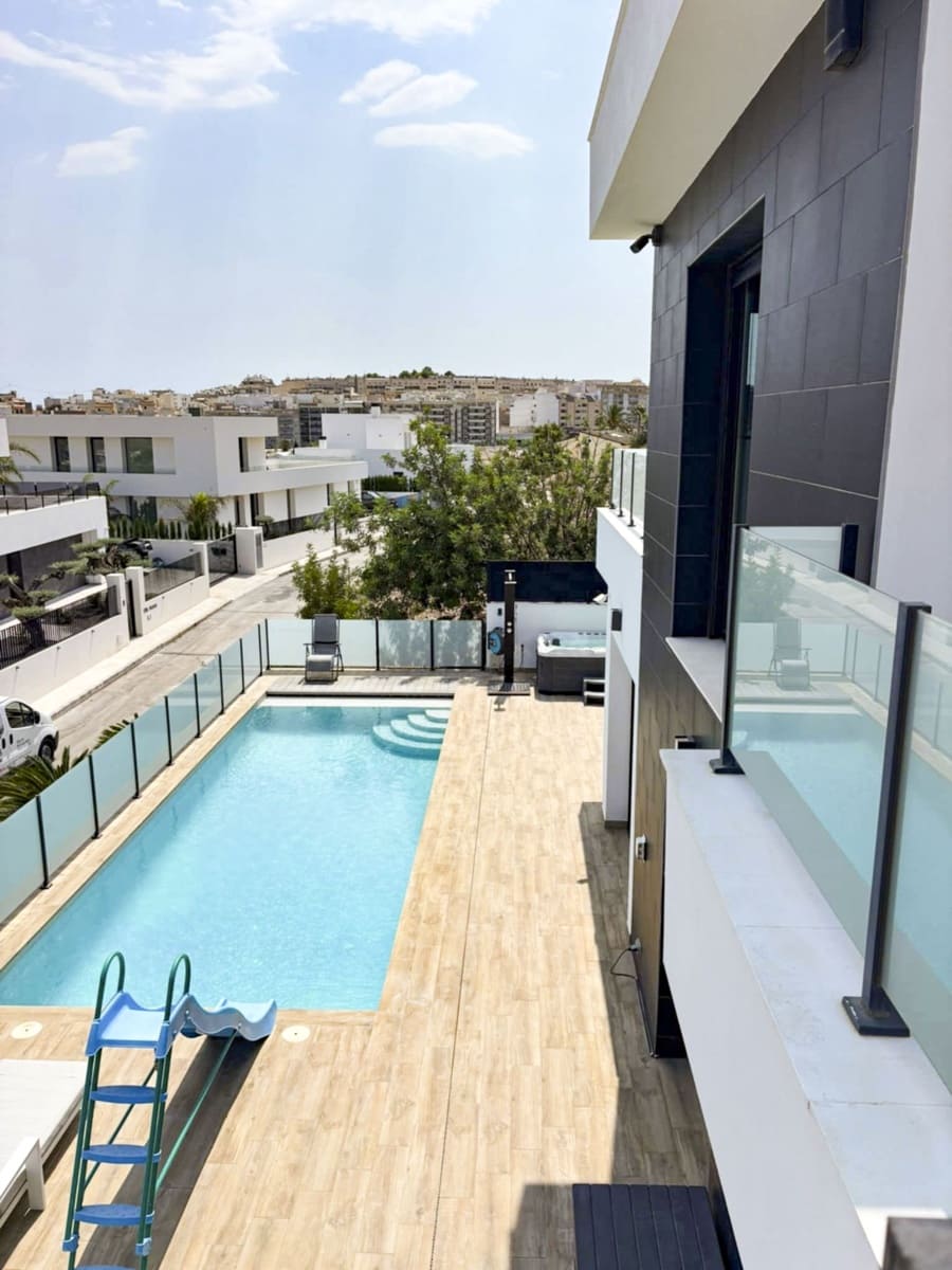 4 soveværelse Villa til salg i Calpe / Calp med swimmingpool - € 1.180.000 (Ref: 9820748)