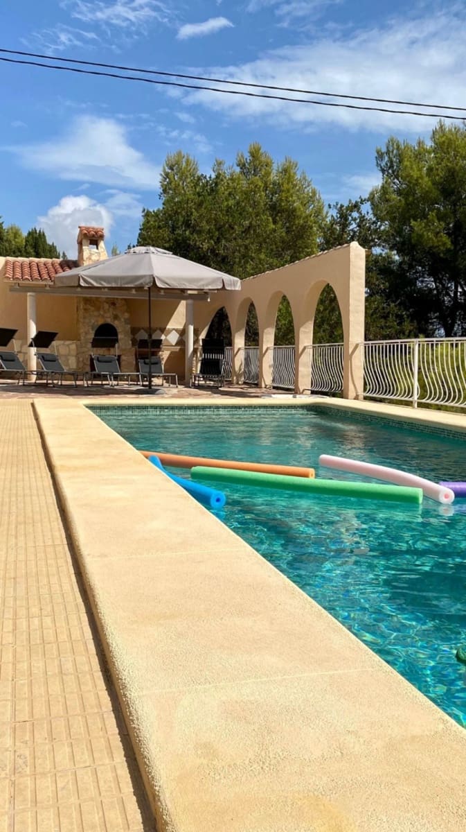3 bedroom Villa for sale in Benissa with pool - € 849,500 (Ref: 9820749)